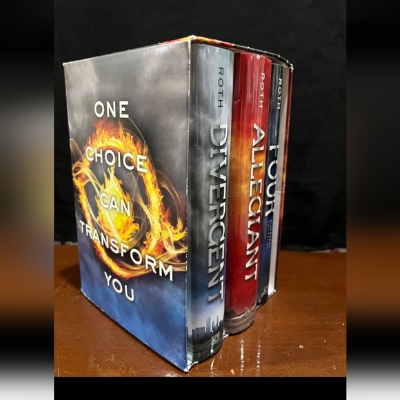 Divergent 4 Book Boxed Set - Picture 2 of 6